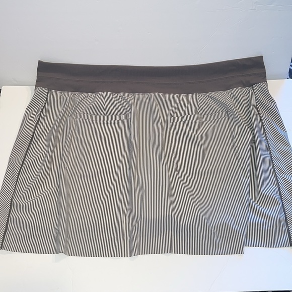 Athleta Shorts Womens 24 Brooklyn Textured Stripe Skort Gray White Activewear - Picture 7 of 12